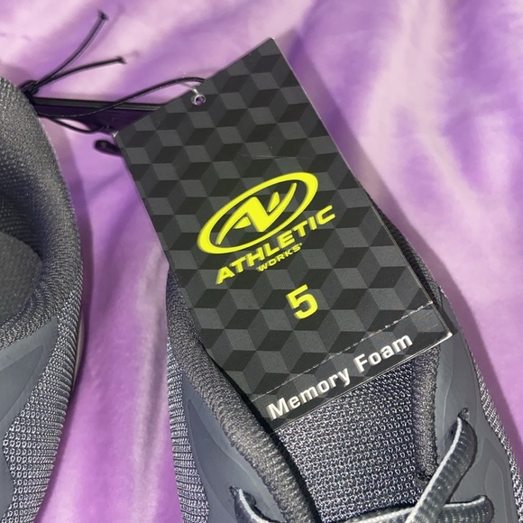 Athletic works size 5 memory foam sneakers - Picture 4 of 5